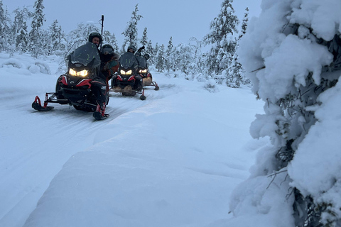 Levi: 1-Hour Beginner Snowmobile Safari on Private Land