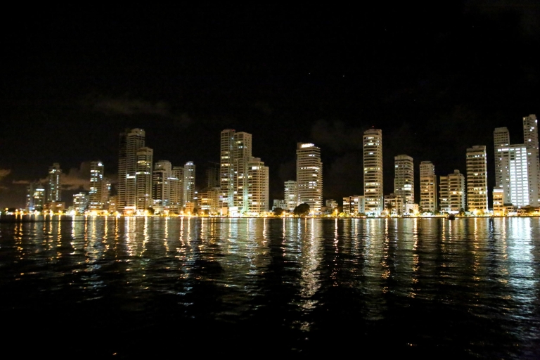 Cartagena: Cruise by the Bay with Dinner and WineRejs z 3-daniową kolacją - prywatny stół
