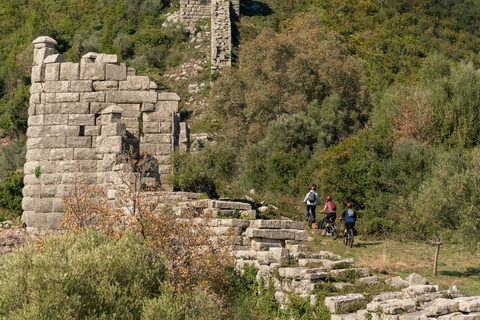 L&#039;ancienne Messénie : Excursion en E-Bike avec visite du monastère et pique-niqueMessène : Excursion en E-Bike avec visite d&#039;un monastère et pique-nique