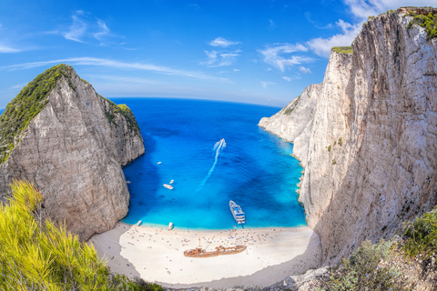 Prywatna wycieczka po plaży Navagio Shipwreck Beach i Blue CavesPrywatna wycieczka na plażę Navagio Shipwreck i Błękitne Jaskinie