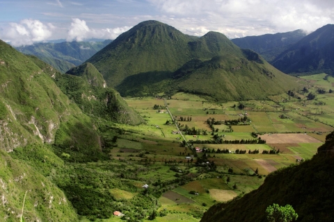 Mitad del Mundo i Turystyka w Pululahua VolcanoOpcja prywatnej wycieczki z obiadem