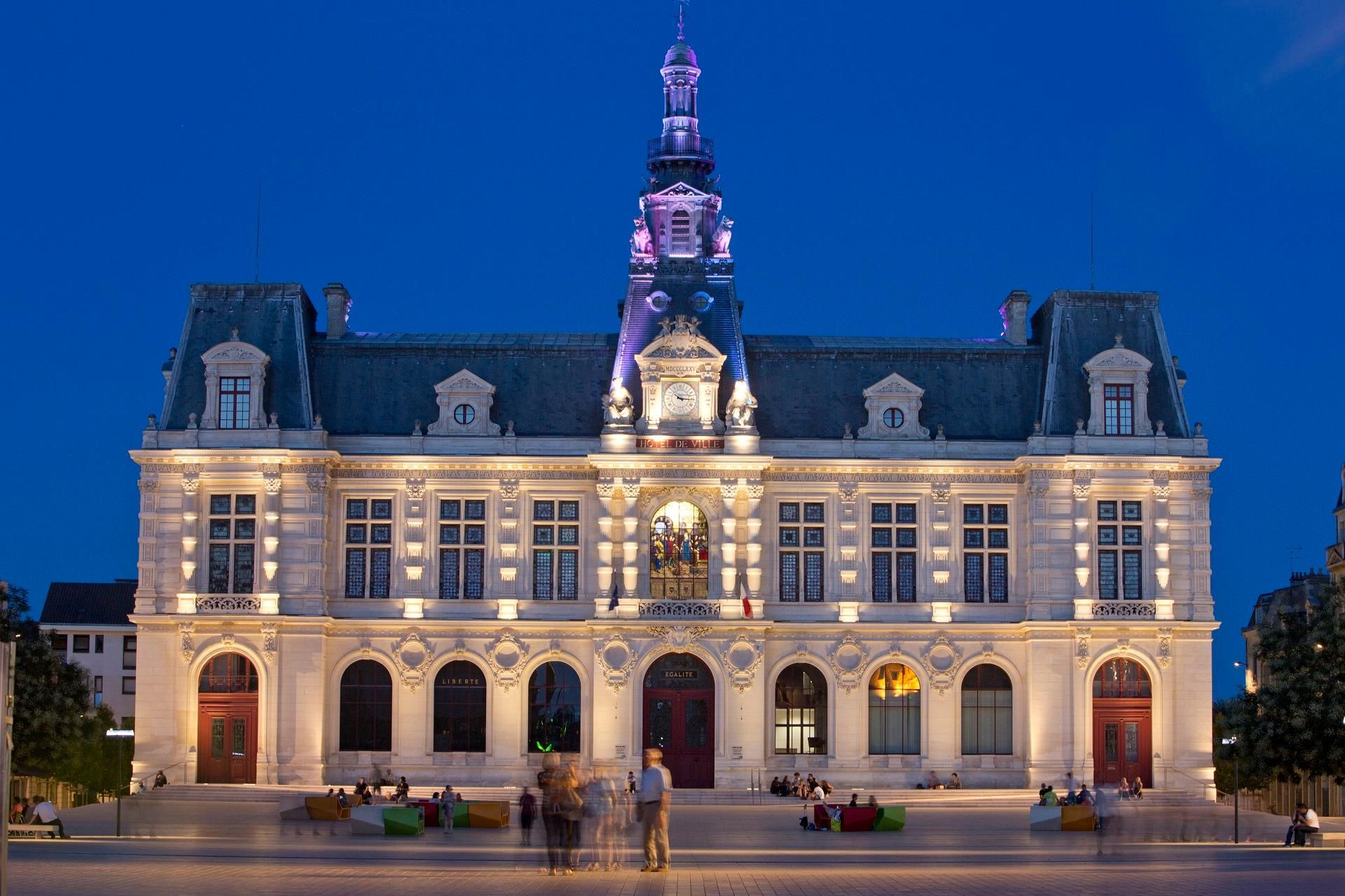 Poitiers: Epische Fackel-Tour bei Nacht
