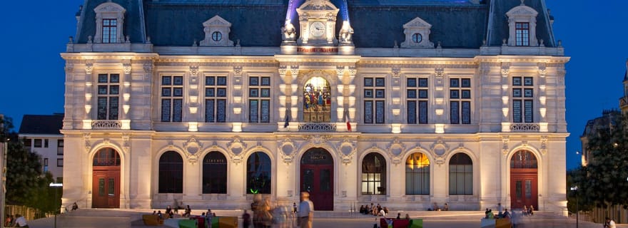 Poitiers : visite nocturne épique à la lueur des torches