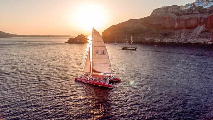 santorini crucero en catamarán con comida y bebidas