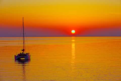 Santorini Platinum: Luxurious Small Group Catamaran Cruise
