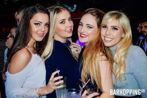Londra: giro dei pub con drink