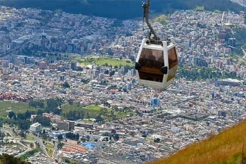Quito por la ciudad con el teleférico y el ecuador Línea
