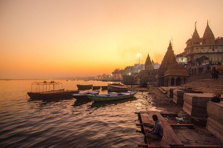 瓦拉西尼日出之旅：恒河阿提与免费游船私人：日出之旅，体验恒河阿提仪式，免费游船