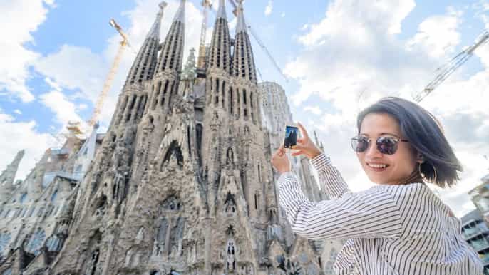 barcelona ebike tour and sagrada familia skiptheline