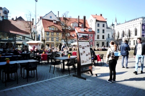 Riga: 3-uur oude stad en Farmers Market Detective Tour