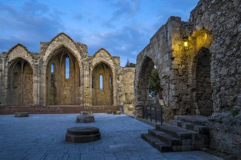 Rhodes: Guided Walk and Wine Tasting Tour in Medieval Town
