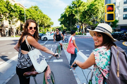 Barcelona: Gaudí Private Bike Tour avec un localVisite privée à vélo de Gaudí avec un local