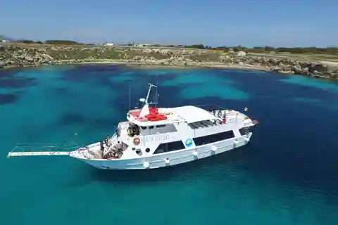 From Trapani: Full-Day Cruise to Favignana and Levanzo