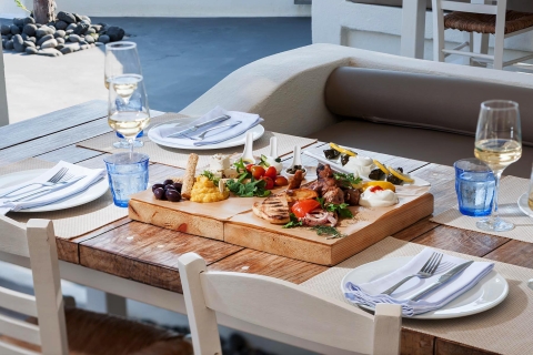 Santorini: Grieks eten en wijnproeverijPrivate Greek Food & Wine Tasting Tour