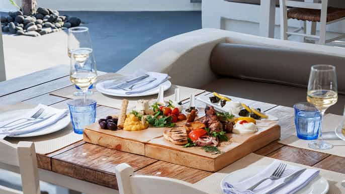 santorini tour della degustazione di vini e cibi greci