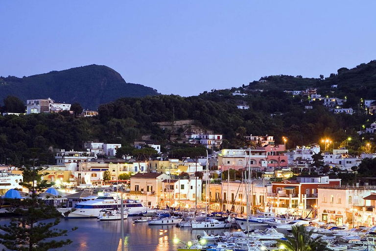 De Nápoles: Passeio de um dia em Ischia com passagens de balsa e almoçoDe Nápoles: Viagem de 1 dia a Ischia com ingressos para a balsa e almoço