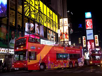 New York City: Bustour bei Nacht & Eintritt zu 1 Attraktion New York City: Bustour bei Nacht & Eintritt zu 1 Attraktion