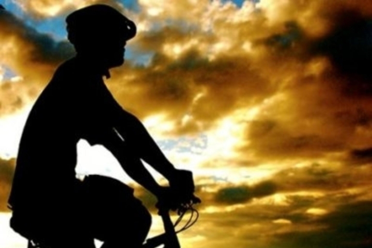 Madrid: visite en vélo électrique au coucher du soleil et aux lumières nocturnes