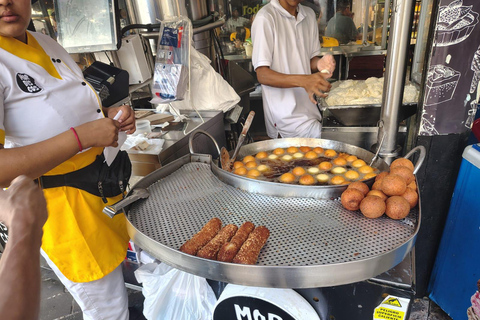Medellín: Tour guiado a pie con paradas gastronómicas