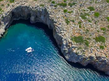 Chania: Bootsfahrt mit geführtem Schnorcheln und Stand-Up-Paddling