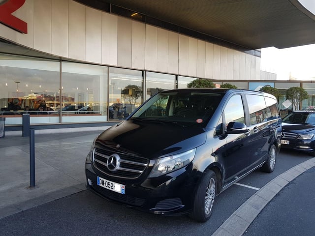 Paris: Premium Private Transfer from or to BVA Airport