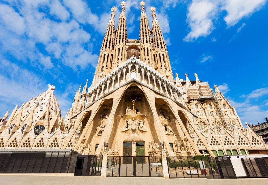 Skip-the-Line Barcelona & Montserrat Tour with Pick-up | GetYourGuide