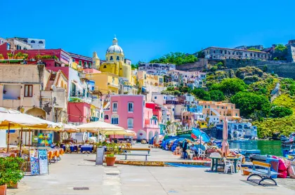 Von Neapel aus: Tagesausflug zur Insel Procida mit Mittagessen
