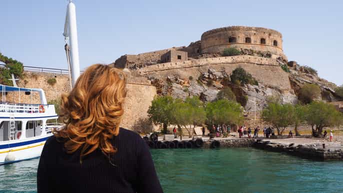 excursión en barco a spinalonga desde el puerto de elounda