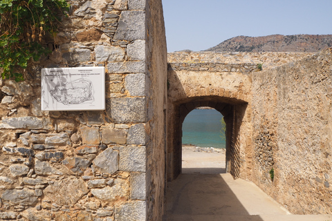 Excursion en bateau à Spinalonga depuis le port d'EloundaDu port d'Elounda : excursion en bateau à Spinalonga