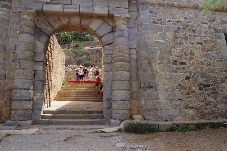 Excursion en bateau à Spinalonga depuis le port d'EloundaDu port d'Elounda : excursion en bateau à Spinalonga