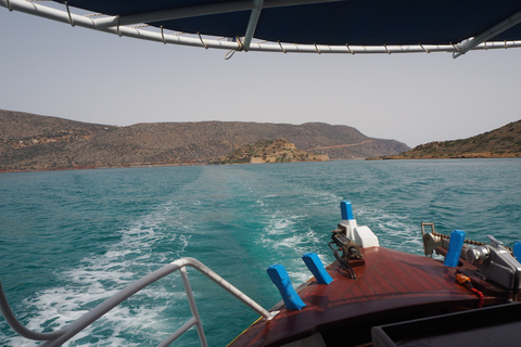 Excursion en bateau à Spinalonga depuis le port d'EloundaDu port d'Elounda : excursion en bateau à Spinalonga