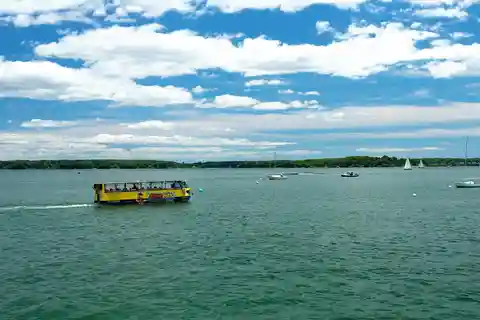 Portland: Land and Sea Tour Duck Tour with a Guide