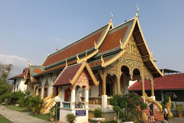 Visite privée d'une journée des meilleurs temples et du centre d'artisanat de Chiang Mai