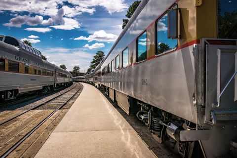 Sedona: Grand Canyon Railway kokopäivän maisemallinen junaretki