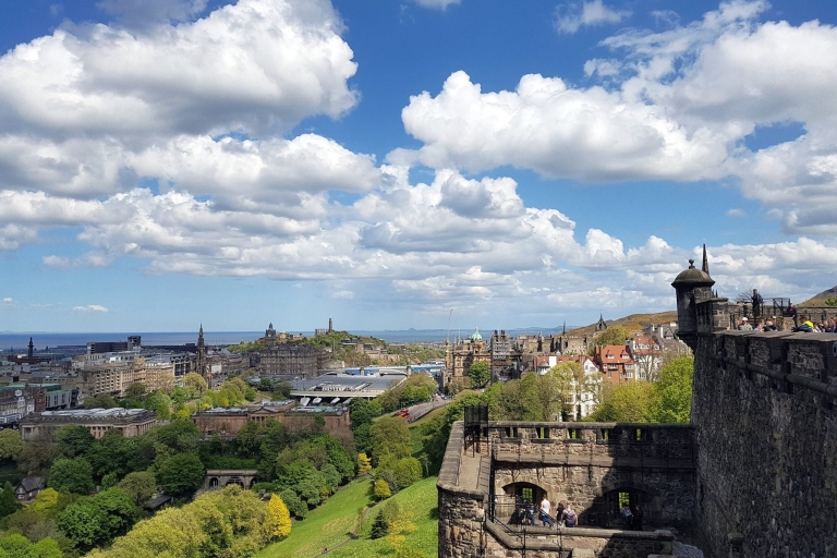 Castillo de Edimburgo: tour guiado sin colasTour sin colas por el Castillo de Edimburgo en inglés