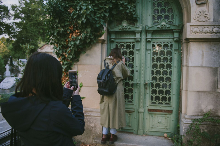 Bucarest: visite d'histoire sombre de 3 heures avec un local