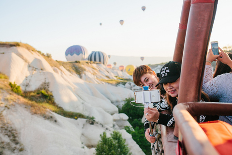 Kappadokien: Sonnenaufgang Heißluftballonfahrt und Tagestour