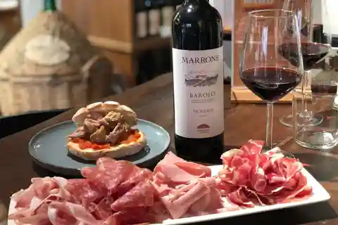 Milán: Aperitivo con Plato Degustación y Copa de Vino