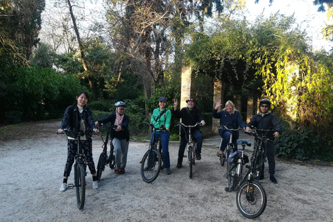 Tour en bicicleta eléctrica y degustación de comida en el casco antiguo de Atenas