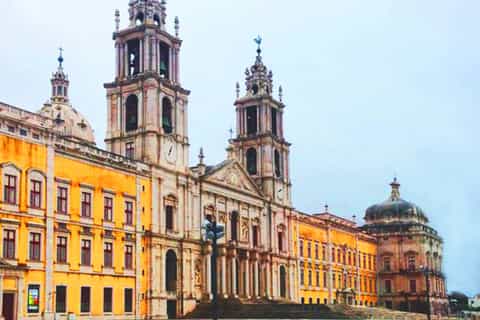 Lisbon: Ericeira, Mafra Rural Beach and Wine Tour