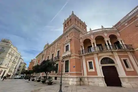 "Old Town" Private Guided Tour on Bike, E-Bike or E-step