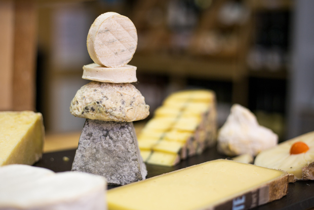 Parigi: lezione di formaggi e vini in una cantina del XVII secolo