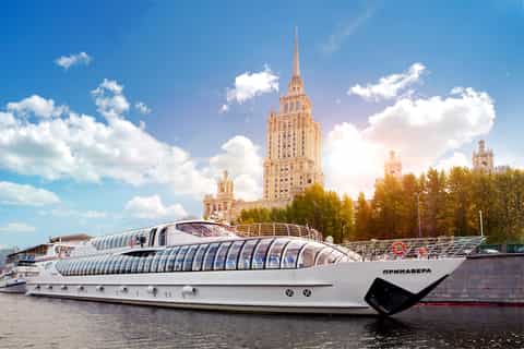 Along the Moscow River: Private Boat Trip