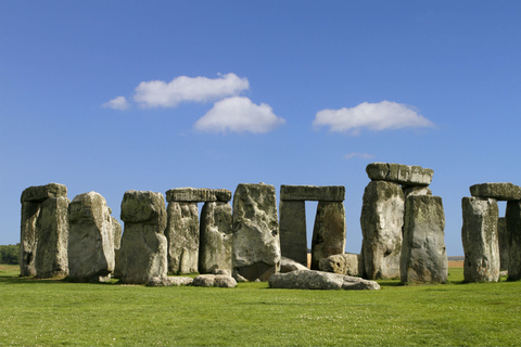 From London: Windsor Castle and Stonehenge Day Trip Tour in Spanish with Entrance Fees Included