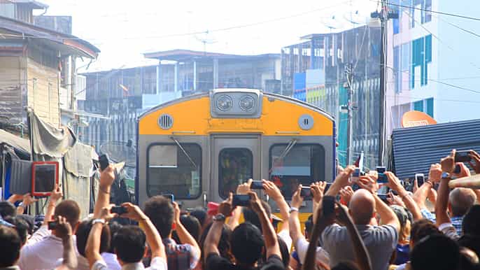 mercado de damnoen saduak e mercado do trem de maeklong