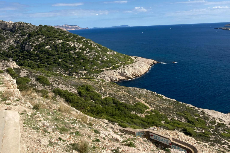 Calanques Ridge Trek with Panoramic Mediterranean Views