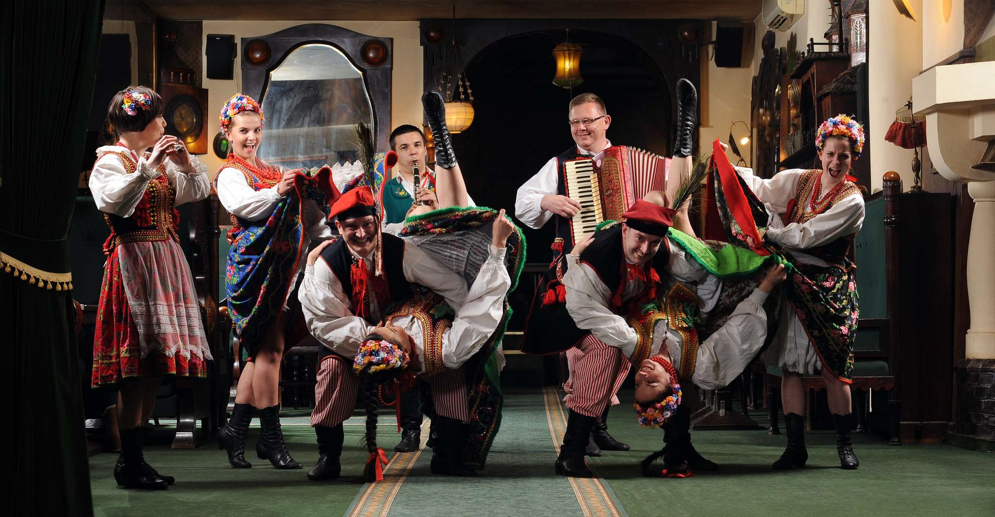 Cracovia, spettacolo folk e cena a 3 portate al Jama Michalika Café - Housity