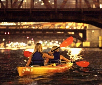 Chicago: tour notturno in kayak tra fantasmi e gangster
