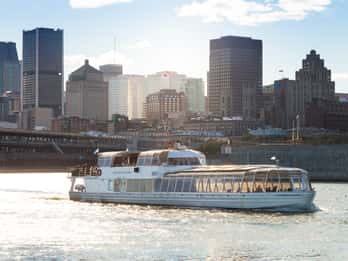 Montreal: Sankt-Lorenz-Sightseeingtour mit Le Bateau-Mouche Montreal: Sankt-Lorenz-Sightseeingtour mit Le Bateau-Mouche