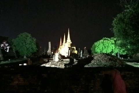 Visite nocturne des temples en Tuk Tuk à Ayutthaya depuis Bangkok